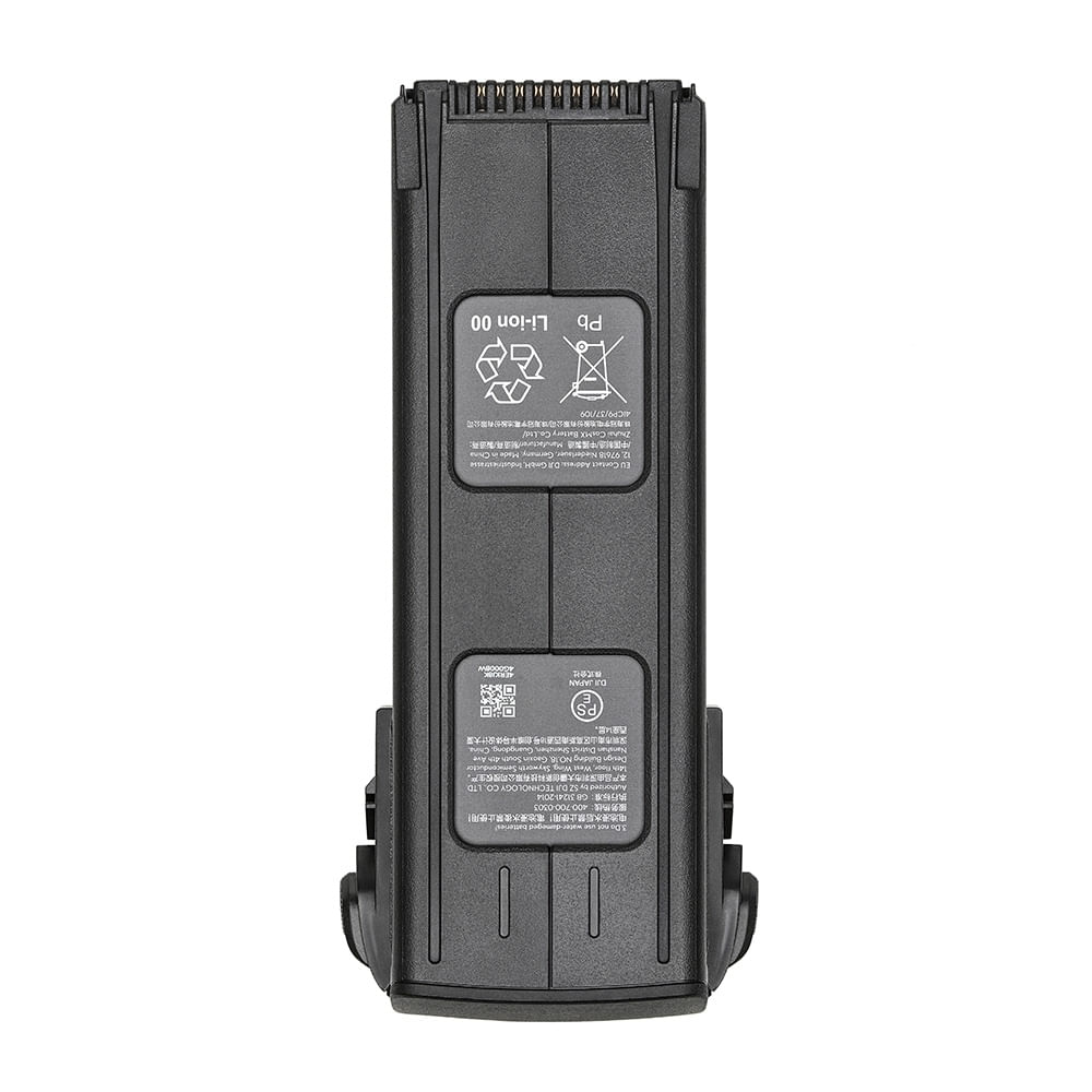 Drone DJI Mavic 3 voando com a bateria inteligente